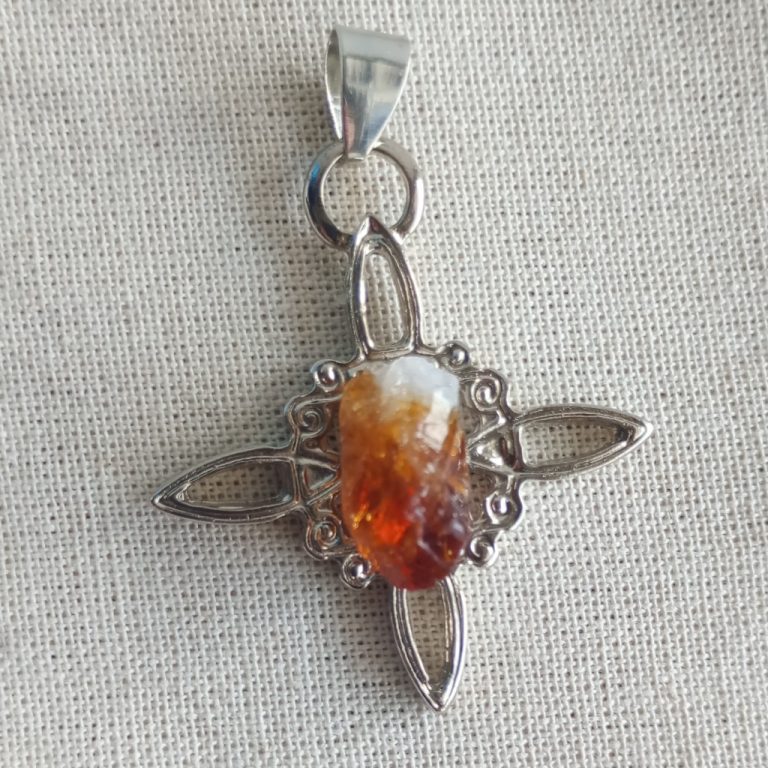 Dije nudo de bruja con piedra en bruto