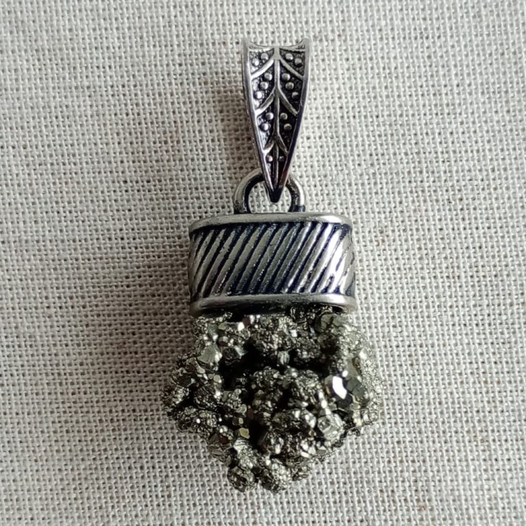 Dije grande piedra en bruto