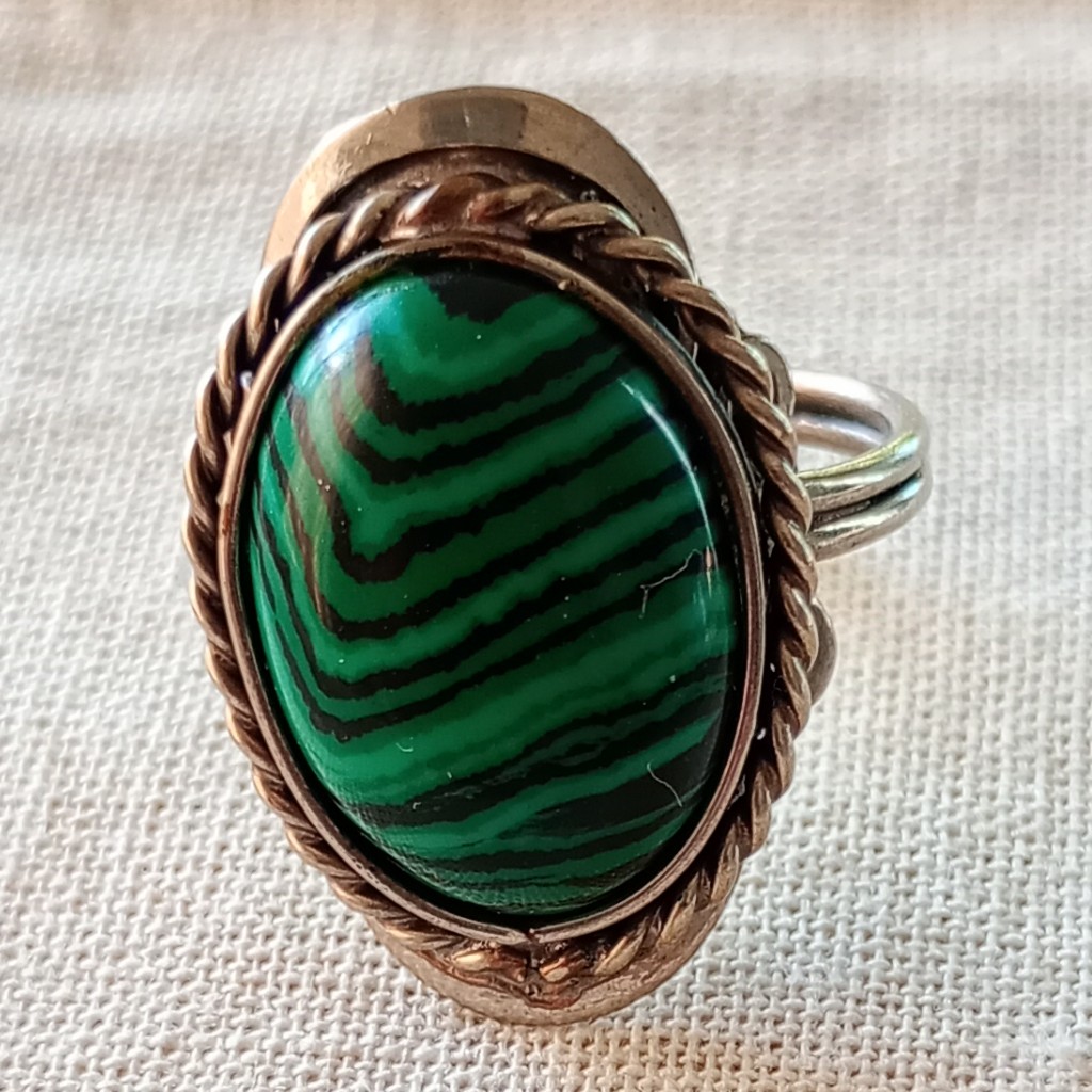 MQ-8 Anillo oval de alpaca regulable