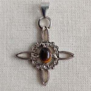Dije nudo de bruja con piedra rolada